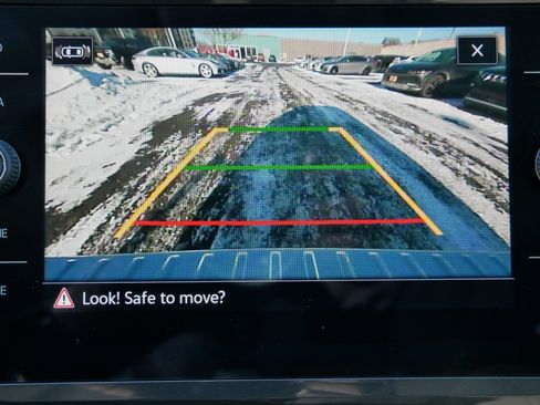 Used 2022 Volkswagen Tiguan SE image 29