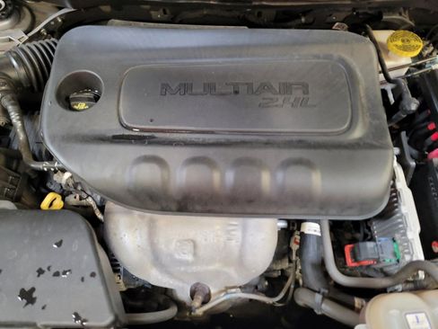 Used 2021 Jeep Cherokee Latitude FWD image 30