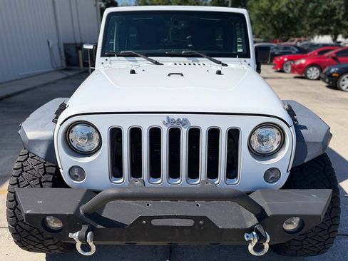 Used 2017 Jeep Wrangler Unlimited Sahara AWD/4WD image 8