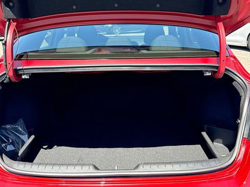 Used 2025 Hyundai Elantra Sport image 12