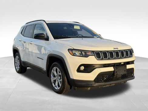 Used 2024 Jeep Compass Latitude AWD/4WD image 27
