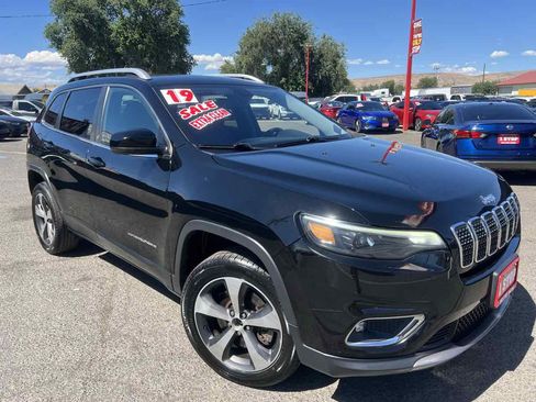 Used 2019 Jeep Cherokee Limited FWD image 4