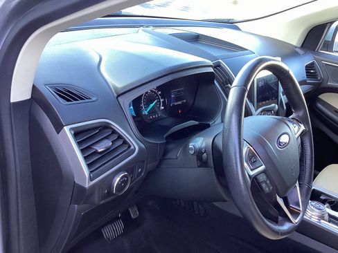 Used 2024 Ford Edge SEL image 9