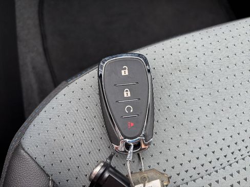 Used 2025 Chevrolet Trax LT FWD image 23