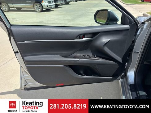 Used 2024 Toyota Camry SE image 10