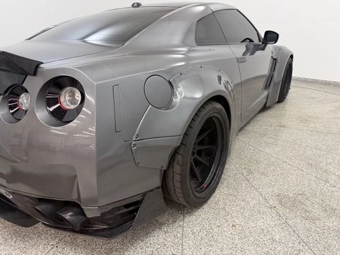 Used 2015 Nissan GT-R Black Edition AWD/4WD image 19