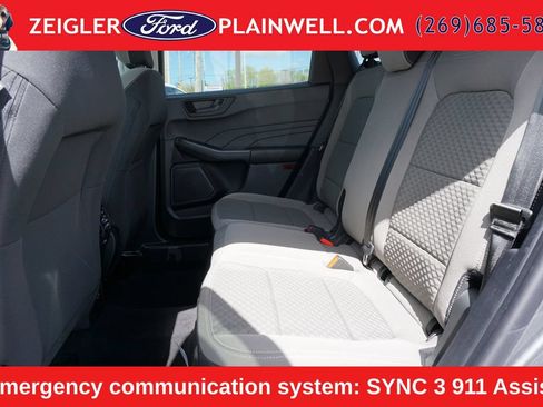 Used 2022 Ford Escape SE w/ Cold Weather Package AWD/4WD image 11