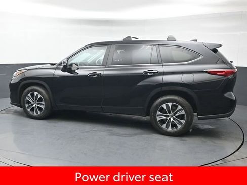 Used 2023 Toyota Highlander XLE FWD image 4