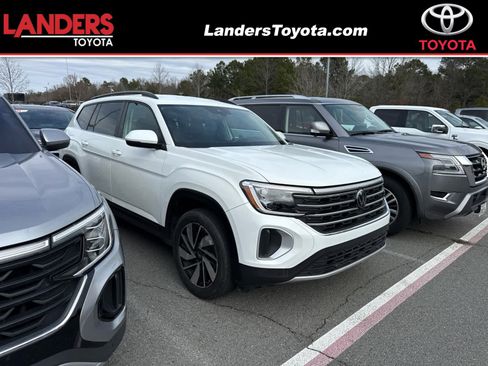 Used 2024 Volkswagen Atlas SE image 1