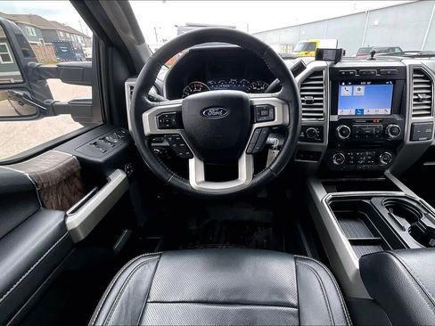 Used 2017 Ford F250 Lariat w/ Lariat Value Package image 6