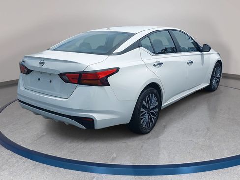 Used 2025 Nissan Altima 2.5 SV FWD image 5