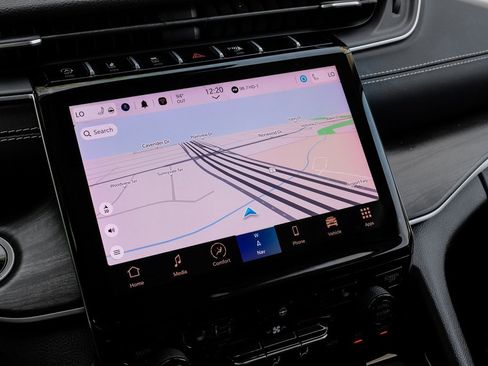 Used 2022 Jeep Grand Cherokee Limited image 6