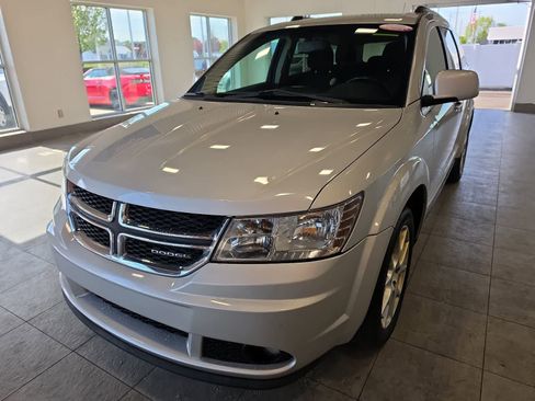 Used 2011 Dodge Journey Crew FWD image 2