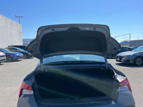 Used 2025 Hyundai Elantra SEL image 32