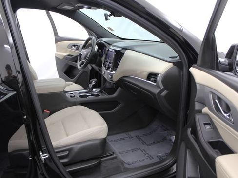 Used 2022 Chevrolet Traverse LS FWD image 22