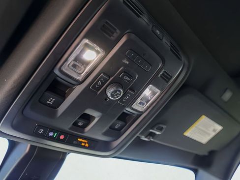 Used 2021 GMC Yukon XL Denali w/ Denali Premium Package image 24