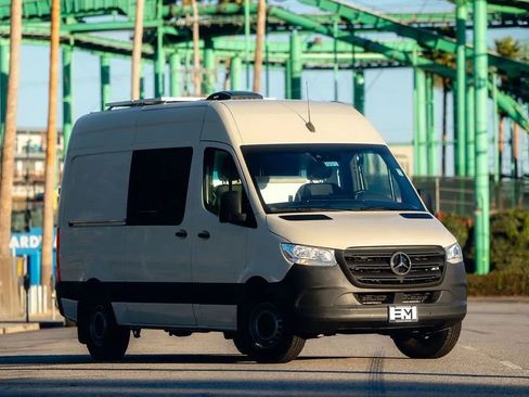 Used 2021 Mercedes-Benz Sprinter 2500 image 1