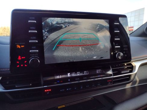 Used 2022 Toyota Sienna XSE image 25