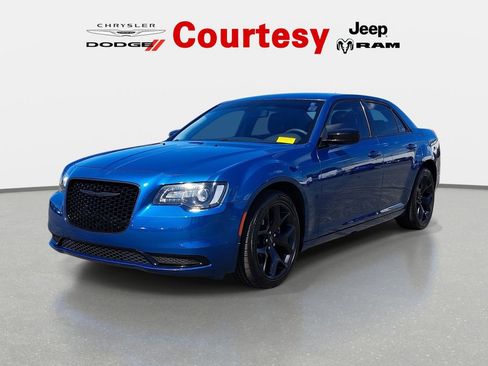 Certified 2023 Chrysler 300 Touring w/ Sport Appearance Package RWD image 9