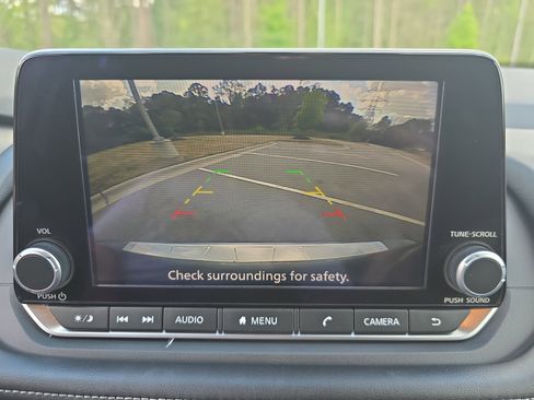 Used 2025 Nissan Rogue SV image 24