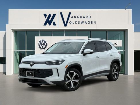 New 2026 Volkswagen Tiguan SE FWD image 1