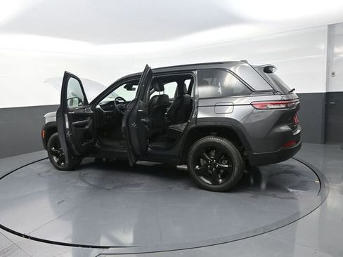 Used 2025 Jeep Grand Cherokee Limited w/ Black Appearance Package AWD/4WD image 44