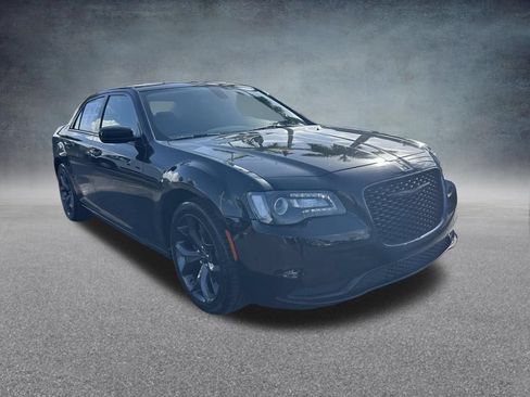 Used 2021 Chrysler 300 Touring w/ Sport Appearance Package RWD image 2