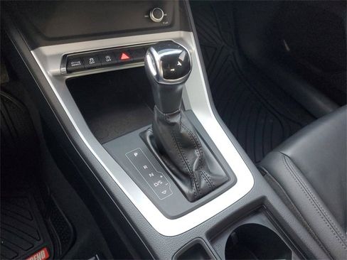 Used 2021 Audi Q3 2.0T Premium image 25
