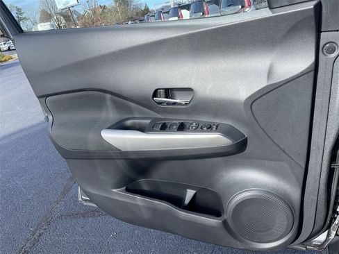 Used 2019 Nissan Kicks SV image 19