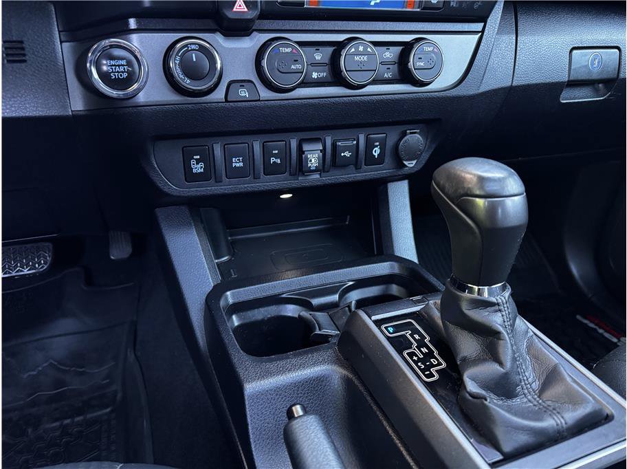 Used 2022 Toyota Tacoma TRD Sport w/ TRD Premium Sport Package AWD/4WD image 27