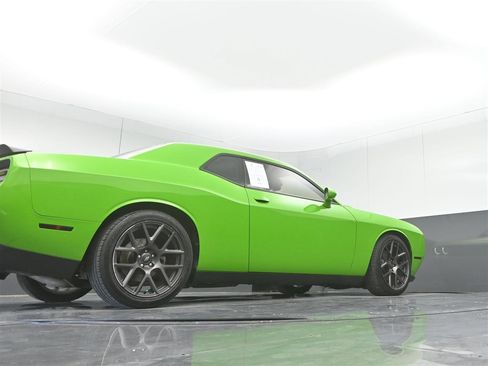 Used 2017 Dodge Challenger R/T image 31