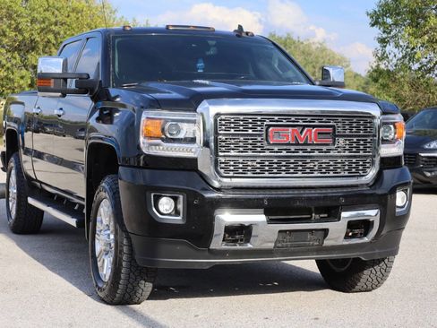 Used 2015 GMC Sierra 2500 Denali w/ Duramax Plus Package image 4