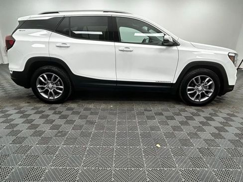 Used 2023 GMC Terrain SLT image 12