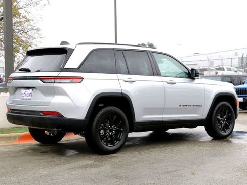 New 2025 Jeep Grand Cherokee Altitude image 5