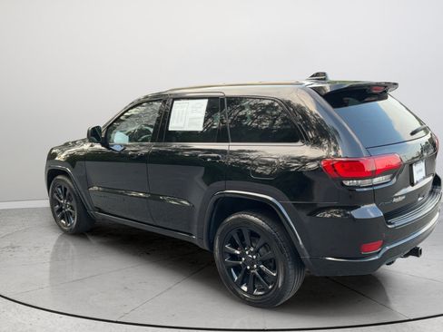 Used 2018 Jeep Grand Cherokee Altitude AWD/4WD image 9