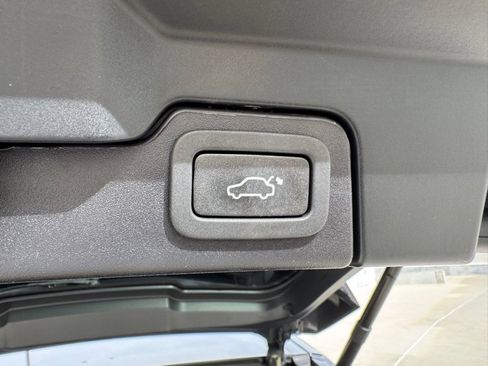 Used 2017 Land Rover Range Rover Evoque SE image 25