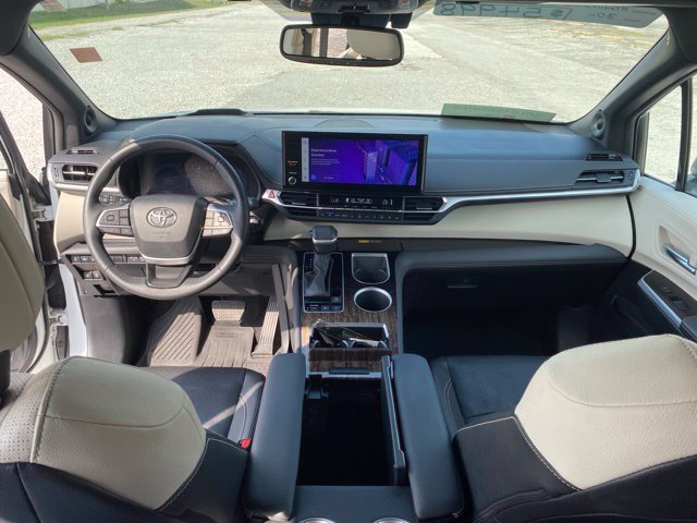Certified 2025 Toyota Sienna Platinum AWD/4WD image 13