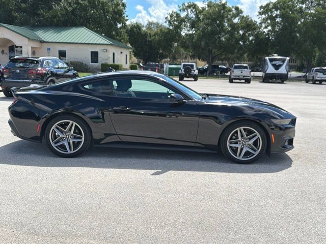 Used 2025 Ford Mustang Coupe RWD image 6