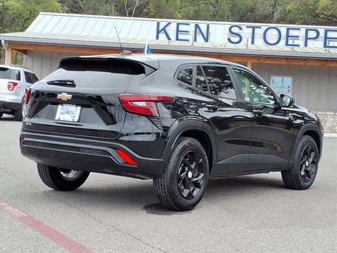 Used 2024 Chevrolet Trax LS w/ LS Convenience Package image 7