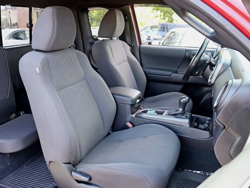 Used 2016 Toyota Tacoma TRD Sport AWD/4WD image 28