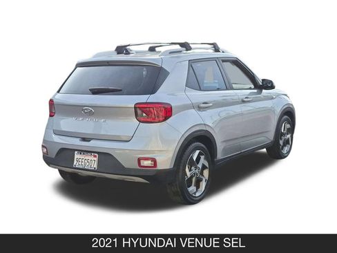 Used 2021 Hyundai Venue SEL FWD image 9