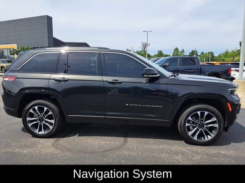 Used 2023 Jeep Grand Cherokee Overland AWD/4WD image 3