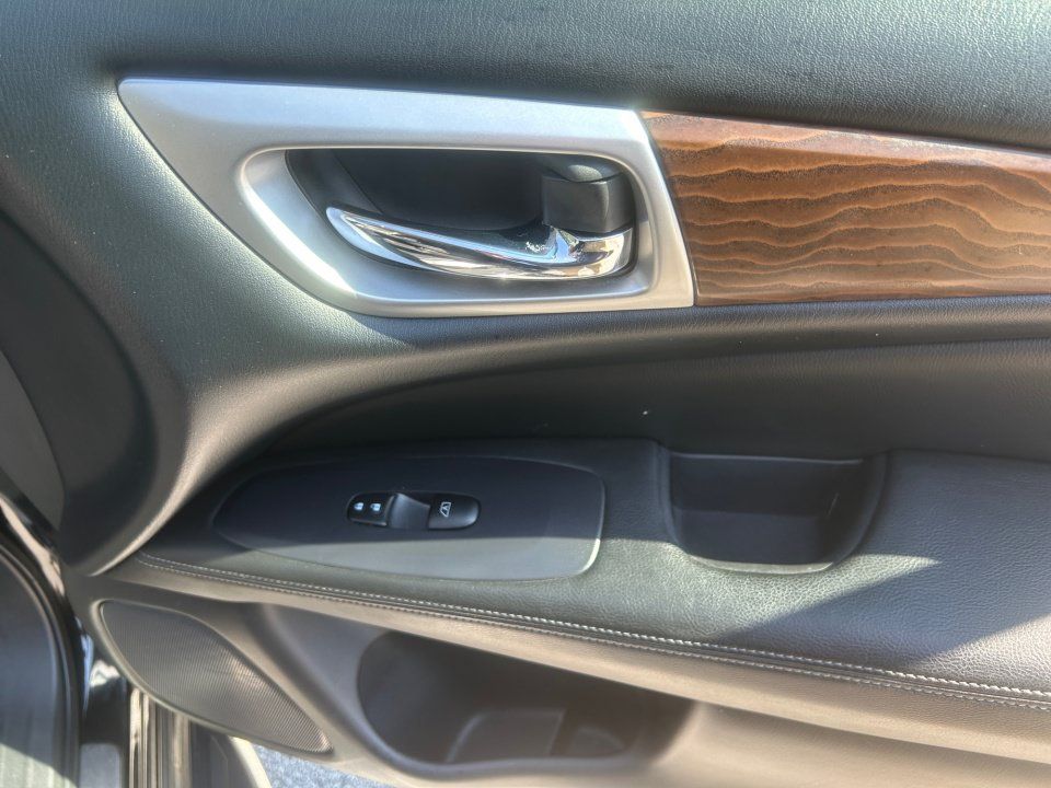 Used 2019 Nissan Pathfinder Platinum AWD/4WD image 31