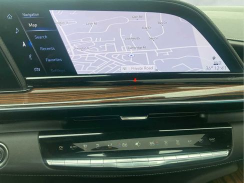 Used 2024 Cadillac Escalade Premium Luxury w/ Performance Package image 10