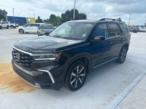 Used 2024 Honda Pilot Touring image 1