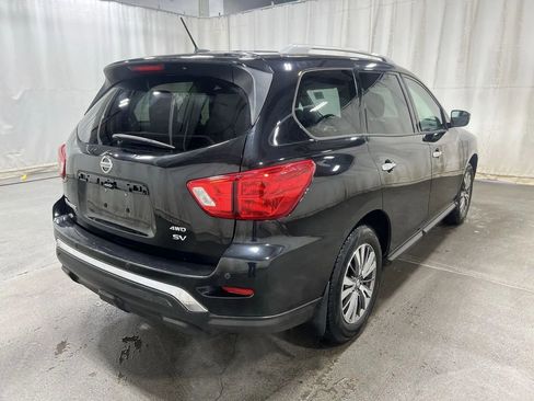 Used 2018 Nissan Pathfinder SV image 4