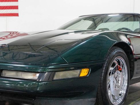 Used 1994 Chevrolet Corvette Coupe RWD image 23
