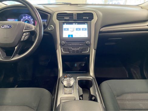 Used 2018 Ford Fusion SE w/ Fusion SE Technology Package image 17