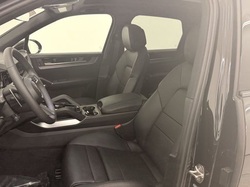 Used 2025 Porsche Cayenne image 5