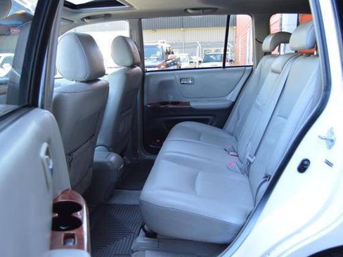 Used 2004 Toyota Highlander Limited AWD/4WD image 12